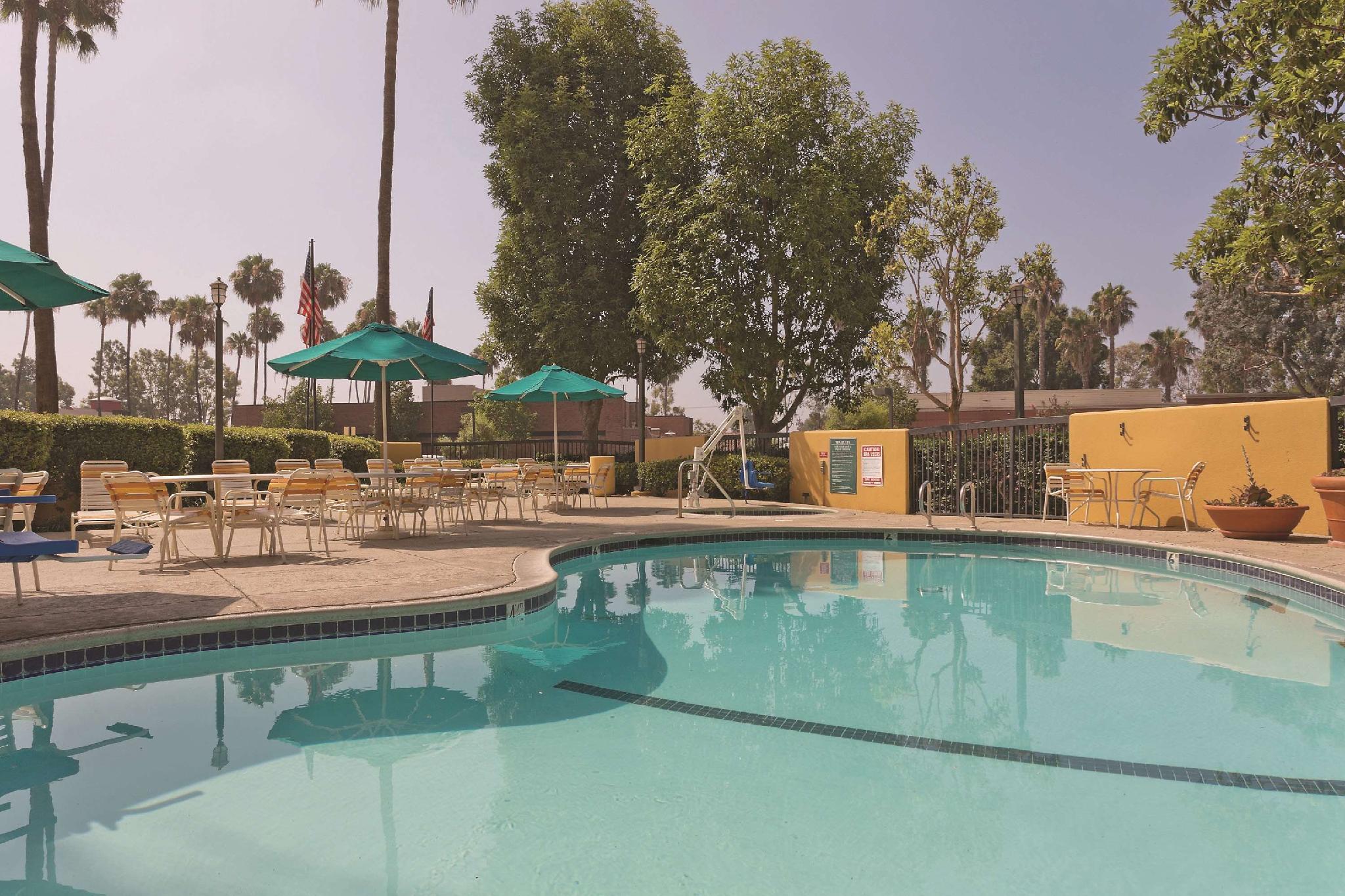 La Quinta By Wyndham Buena Park Hotel La Palma Eksteriør billede